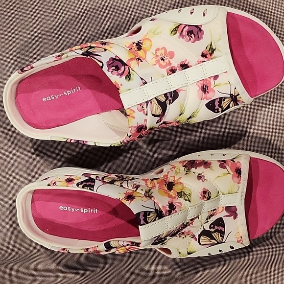 MUK Luks boots, Easy Spirit sandals plus no name boots. - Picture 5 of 9